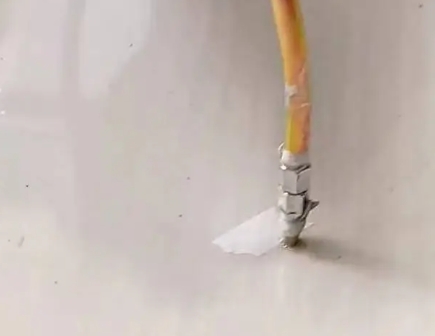 乌鲁木齐瓷砖空鼓维修公司专业解答在瓷砖铺贴过程中，如果使用的砂料过粗（如全部使用了粗砂），可能会导致以下问题